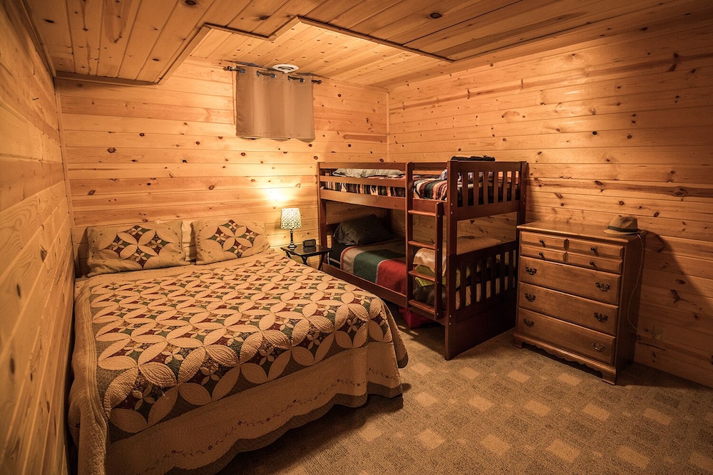 Hayward, WI Lake Cabin On Nelson Lake; 10 minutes from Hayward