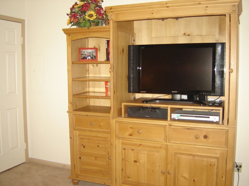 Steps From Eagle Express Central Location In Summit Resort w/Full