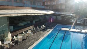 Piscine extérieure (ouverte en saison)