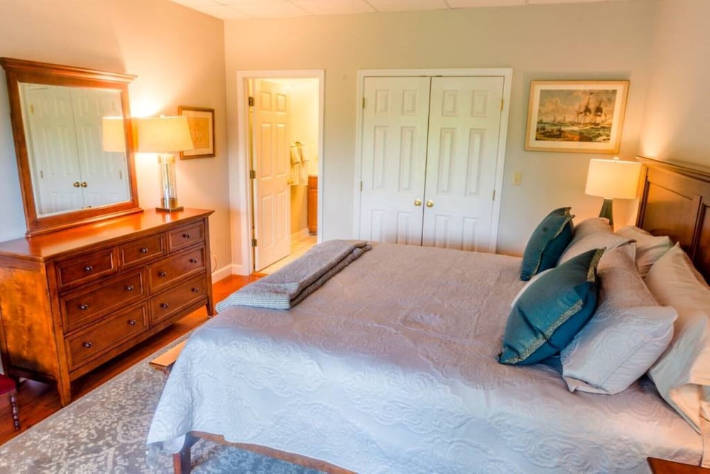 Private Treetop Asheville Home with Mtn. Views