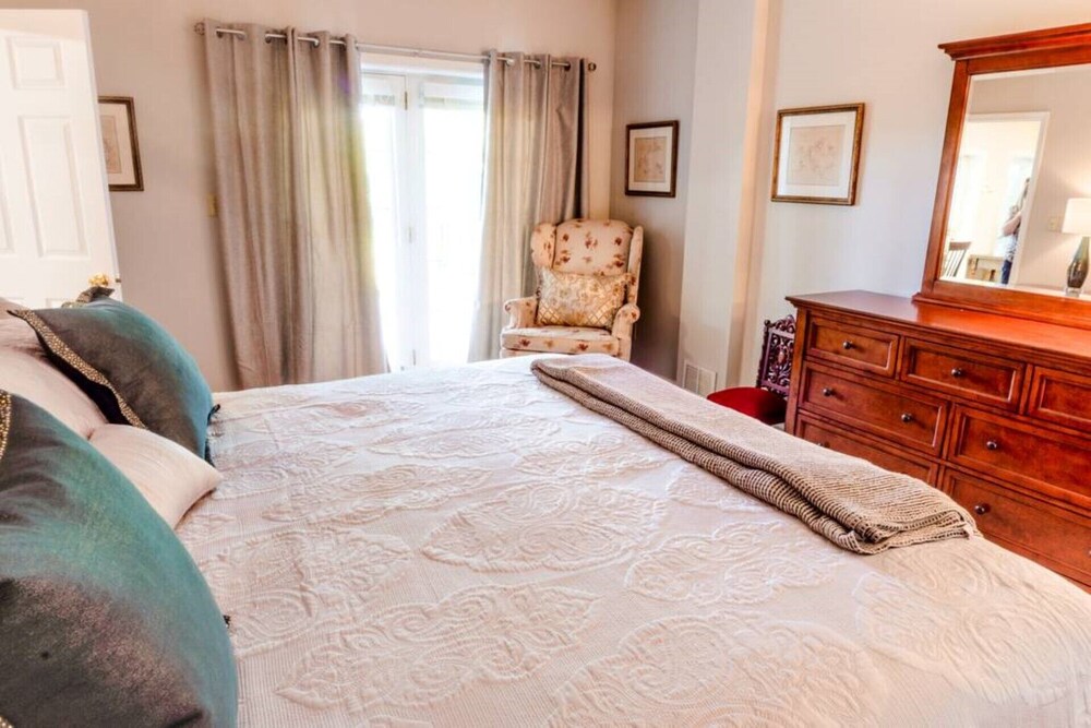 Private Treetop Asheville Home with Mtn. Views