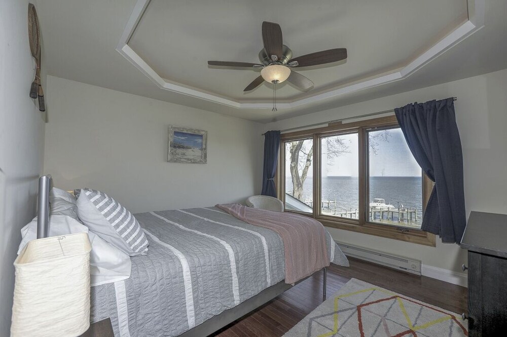 A WATERFRONT ESTATE ON THE CHESAPEAKE BAY, "THE DRIFTWOOD LODGE