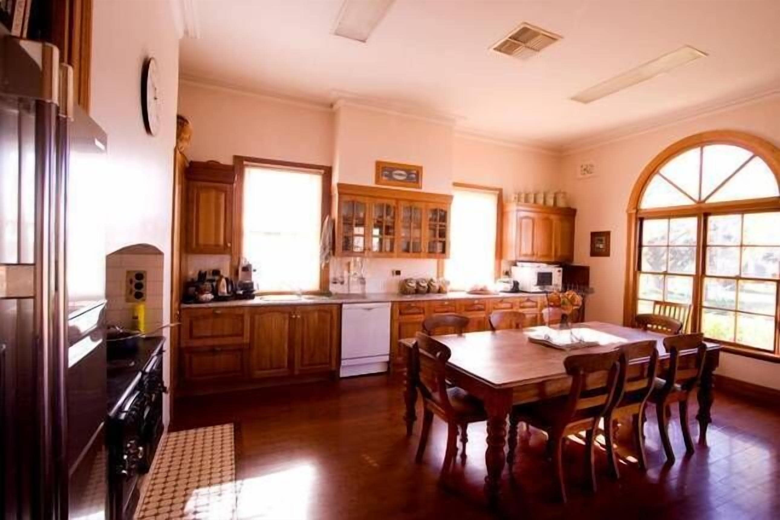 Historic Ranelagh House on acres in town 2 km CBD available for short term stay