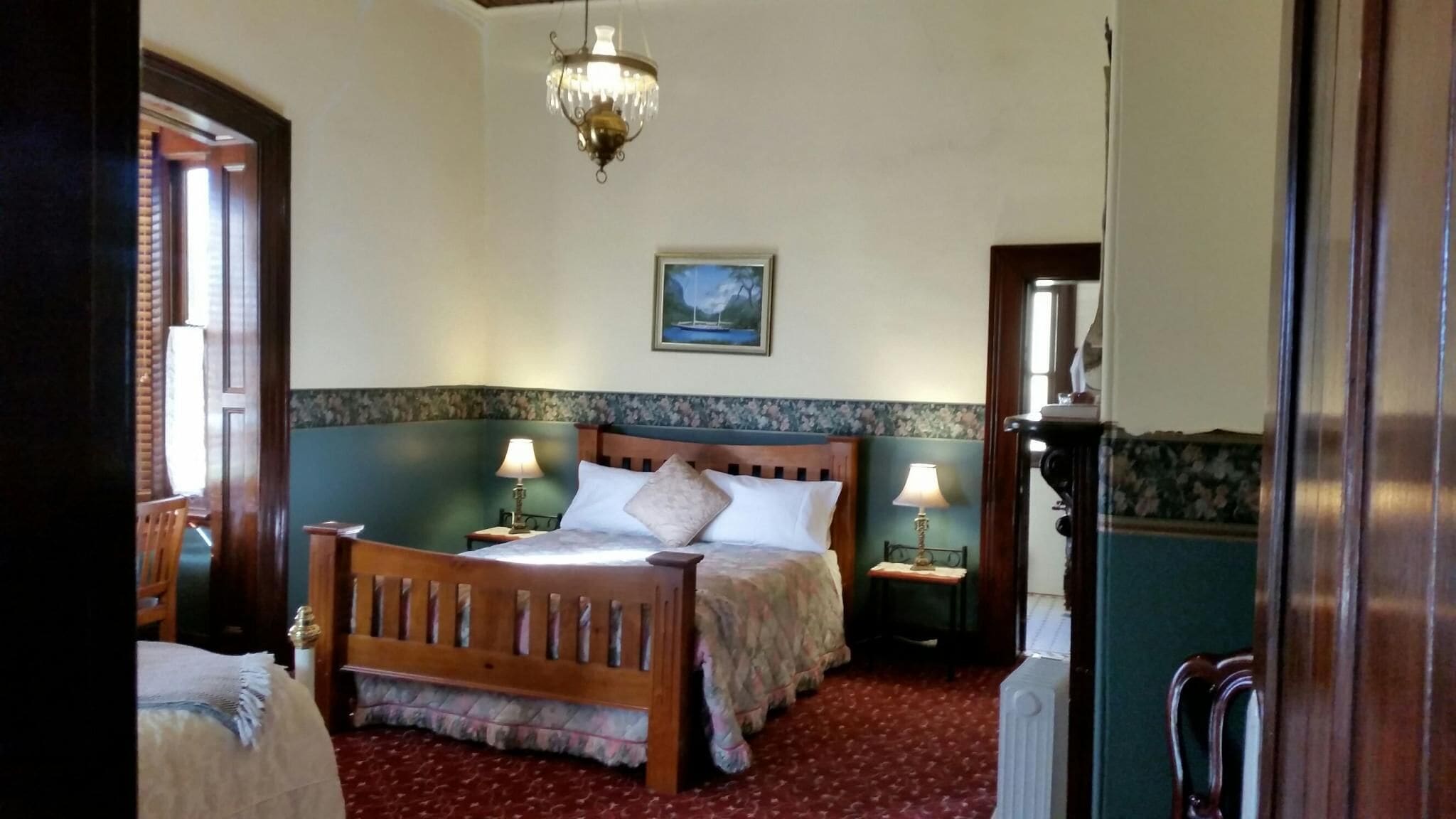 Historic Ranelagh House on acres in town 2 km CBD available for short term stay