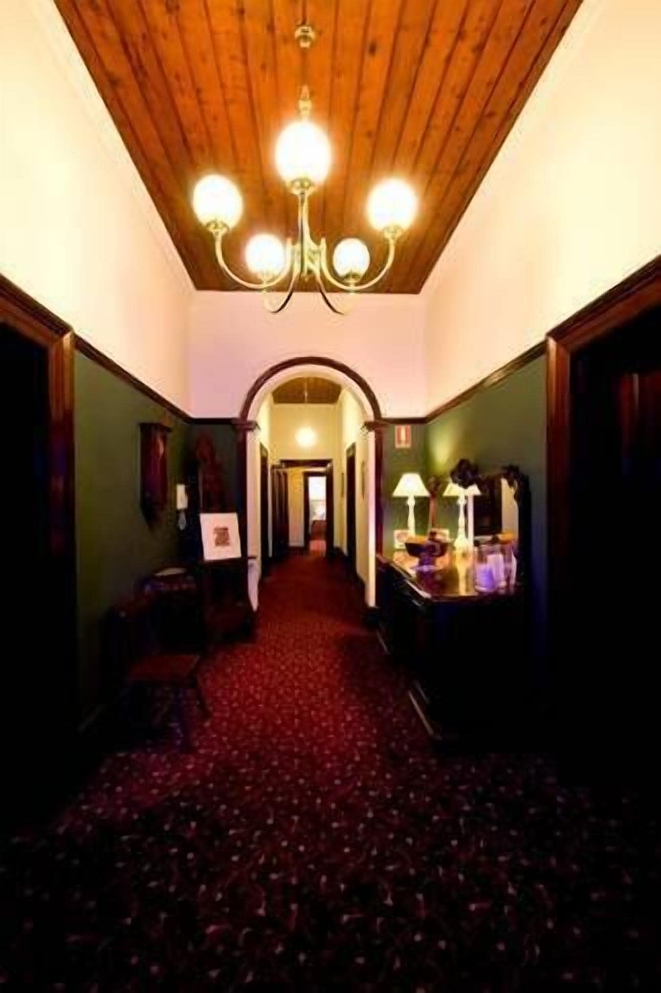 Historic Ranelagh House on acres in town 2 km CBD available for short term stay