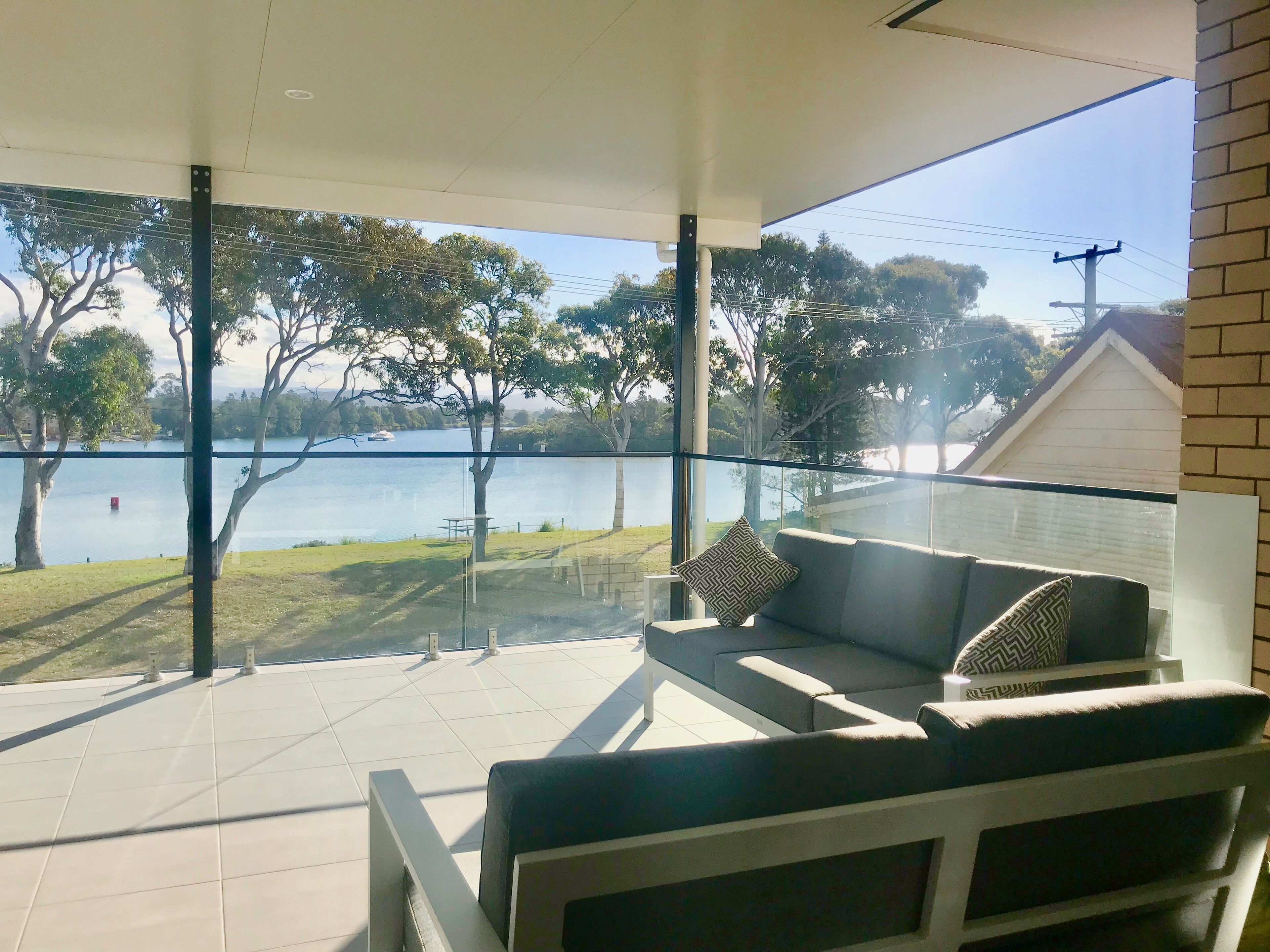 Riverfront views, relaxation with peace and quiet