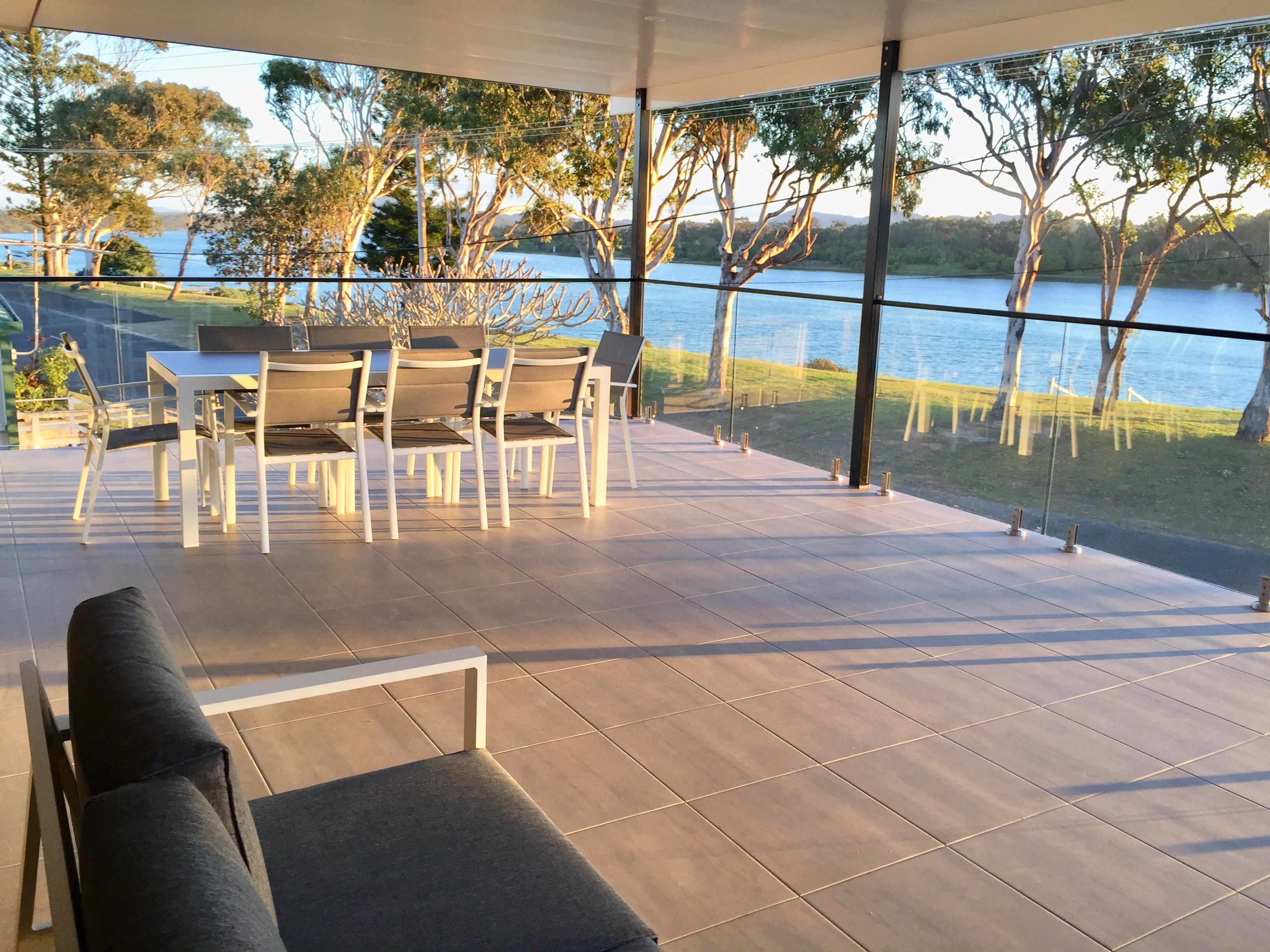 Riverfront views, relaxation with peace and quiet