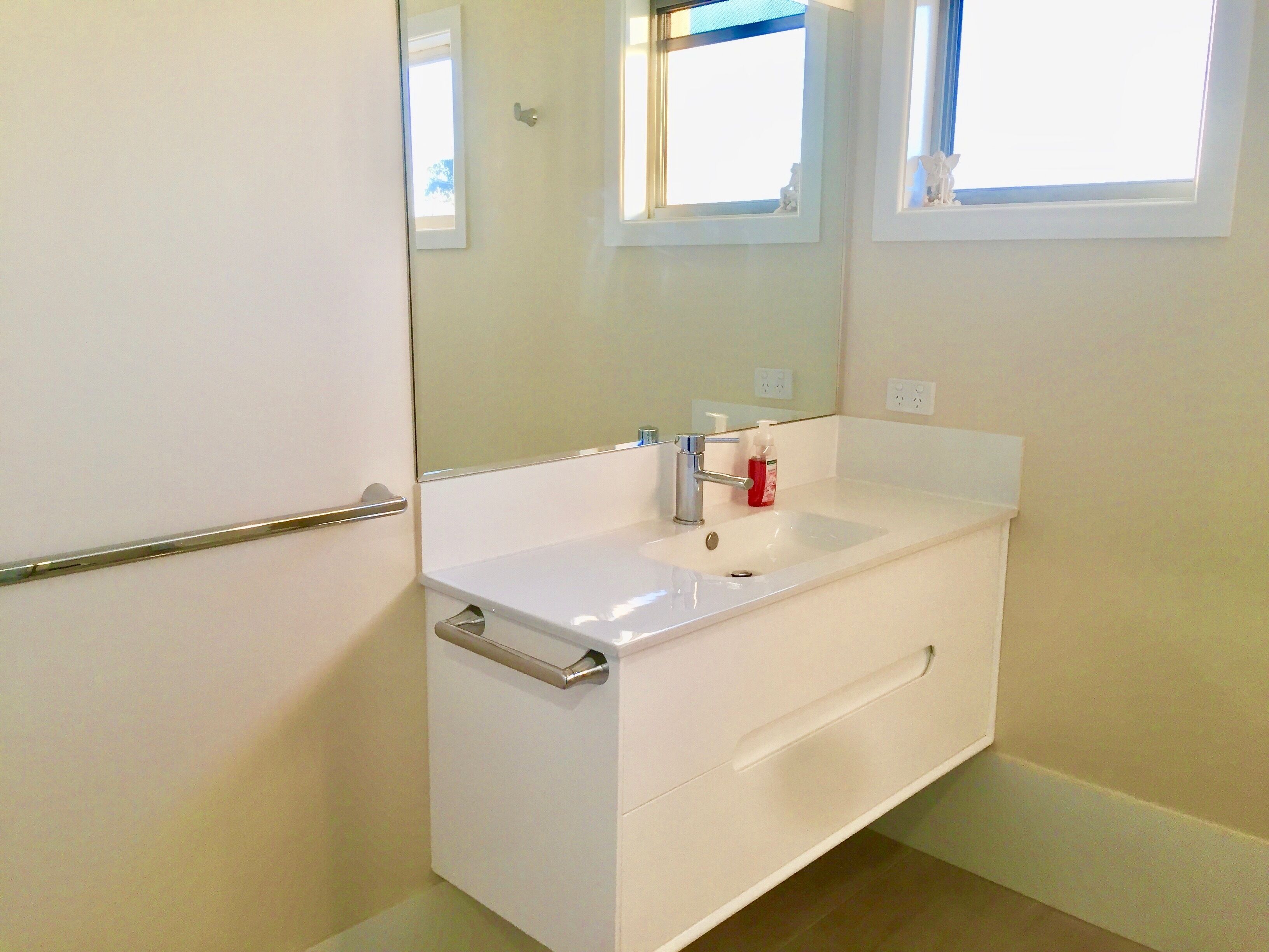 Riverfront views, relaxation with peace and quiet