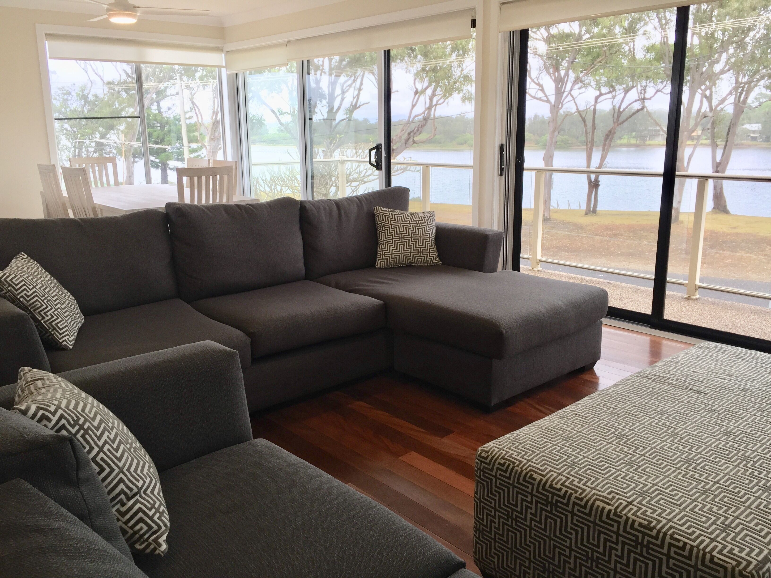 Riverfront views, relaxation with peace and quiet