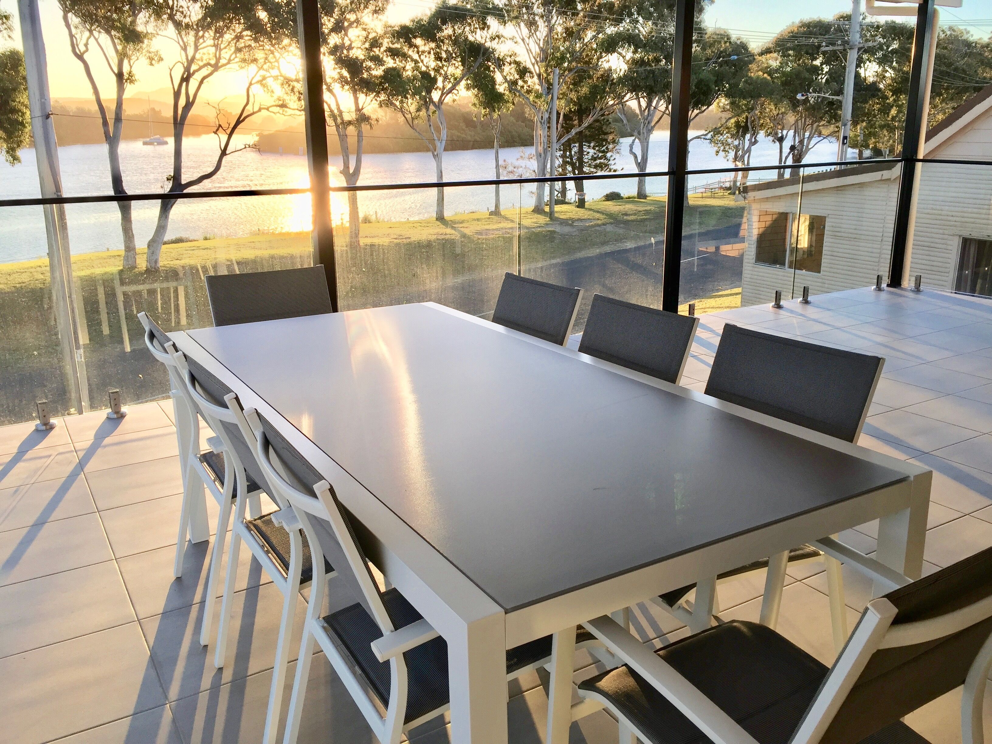 Riverfront views, relaxation with peace and quiet