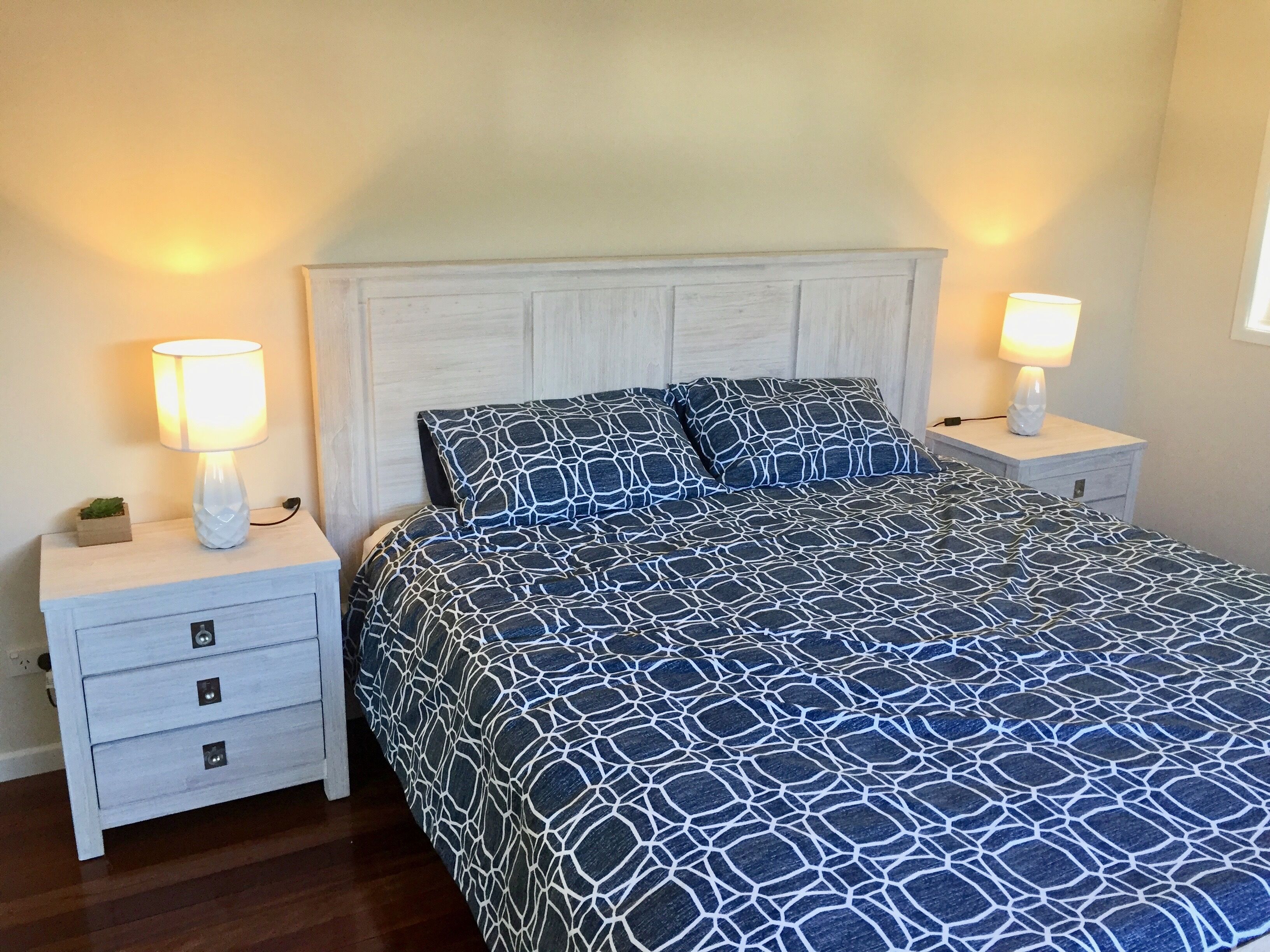 Riverfront views, relaxation with peace and quiet