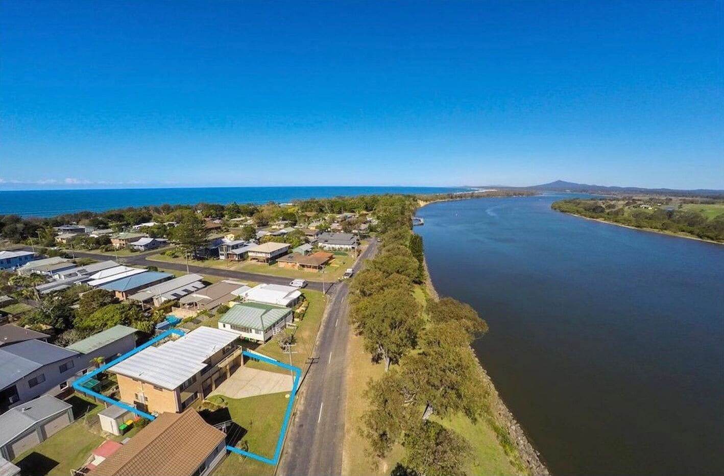 Riverfront views, relaxation with peace and quiet