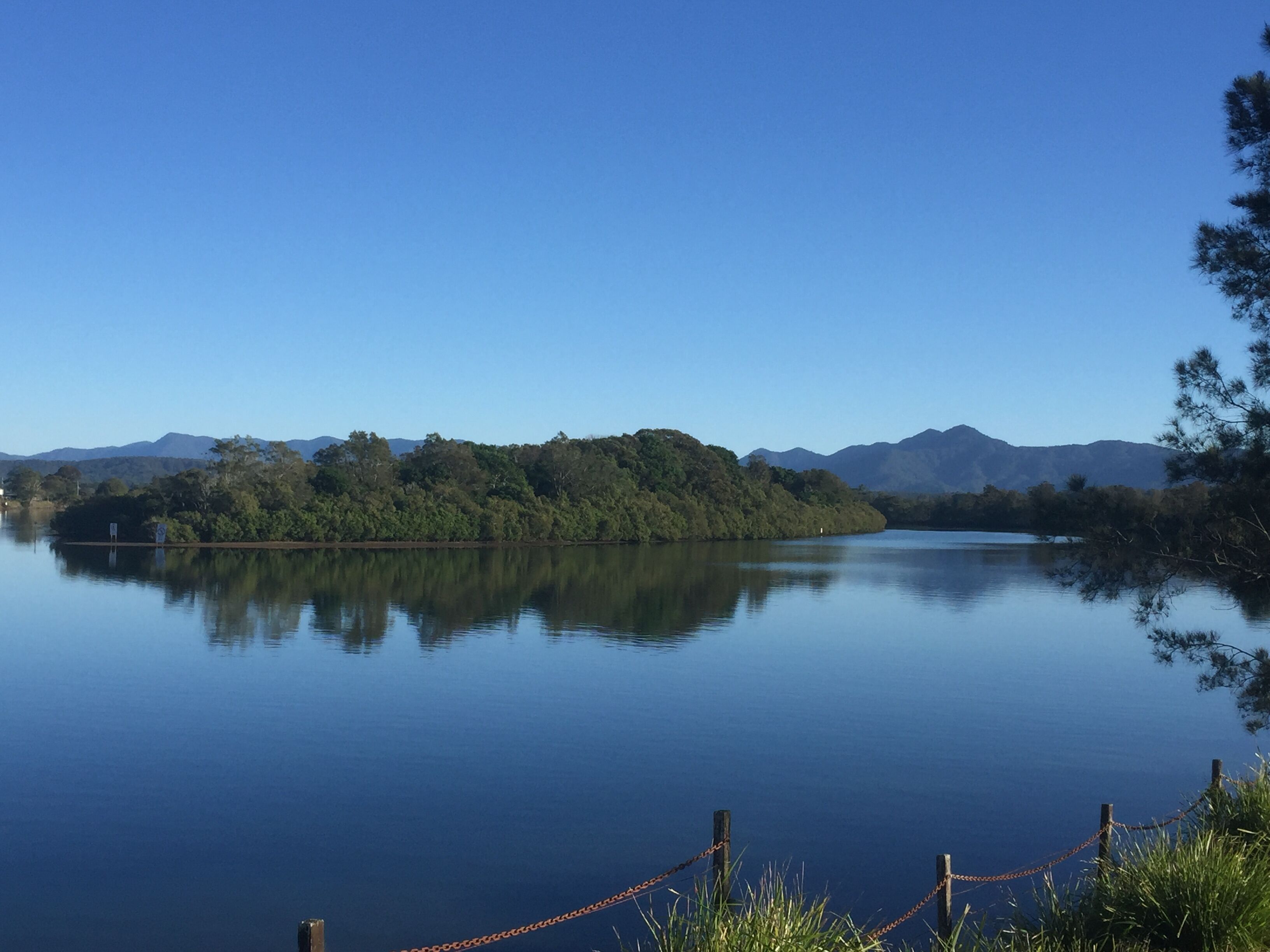 Riverfront views, relaxation with peace and quiet