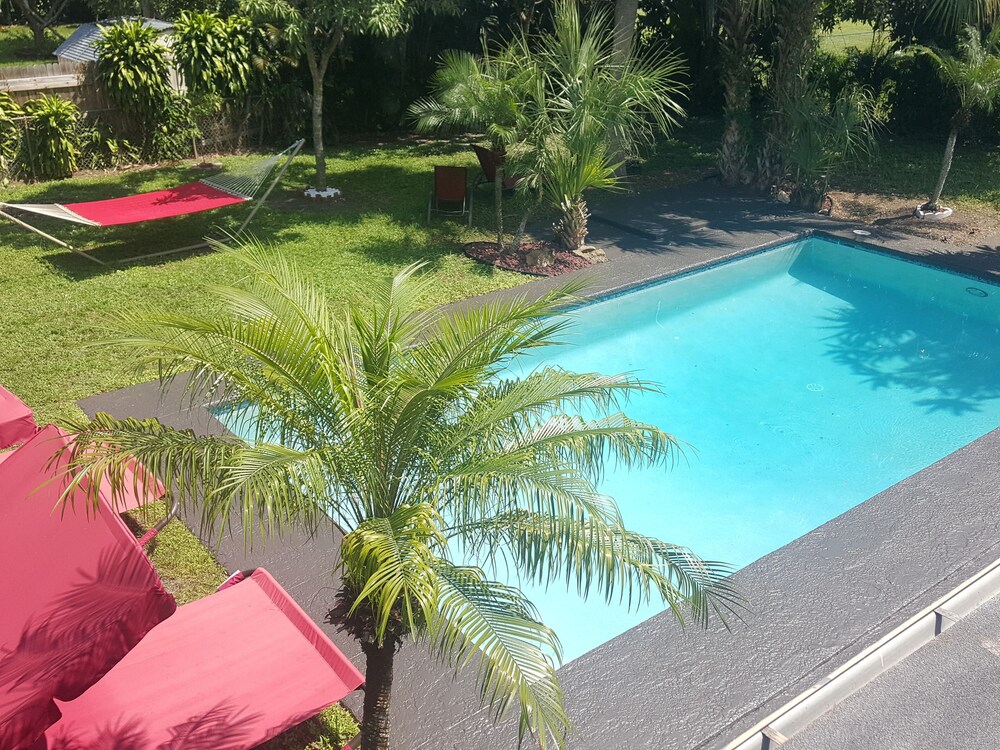 FORT LAUDERDALE  OASIS HOME .SLEEPS 14     .5 bedrooms /3  baths PRIVATE HOME.