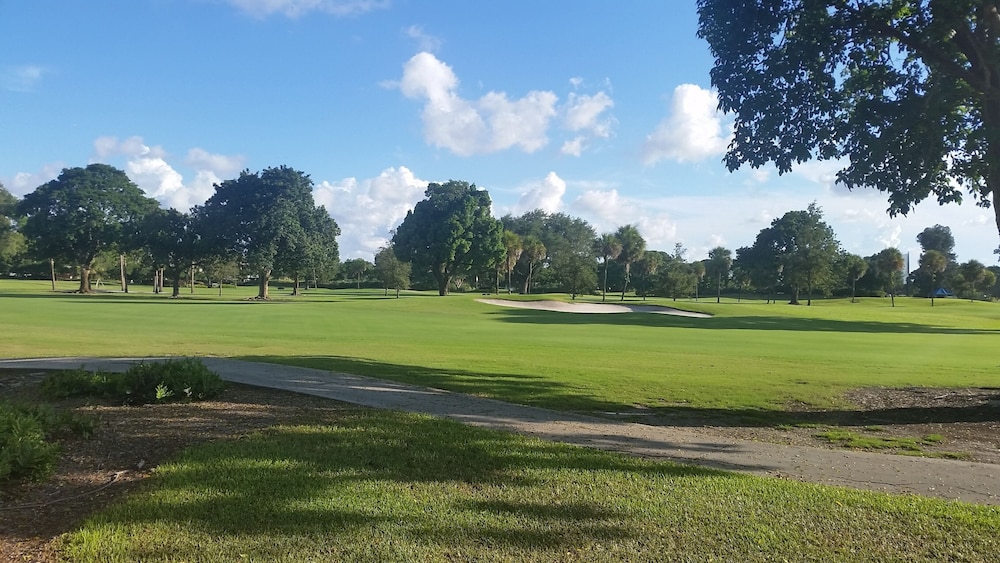 FORT LAUDERDALE  OASIS HOME .SLEEPS 14     .5 bedrooms /3  baths PRIVATE HOME.