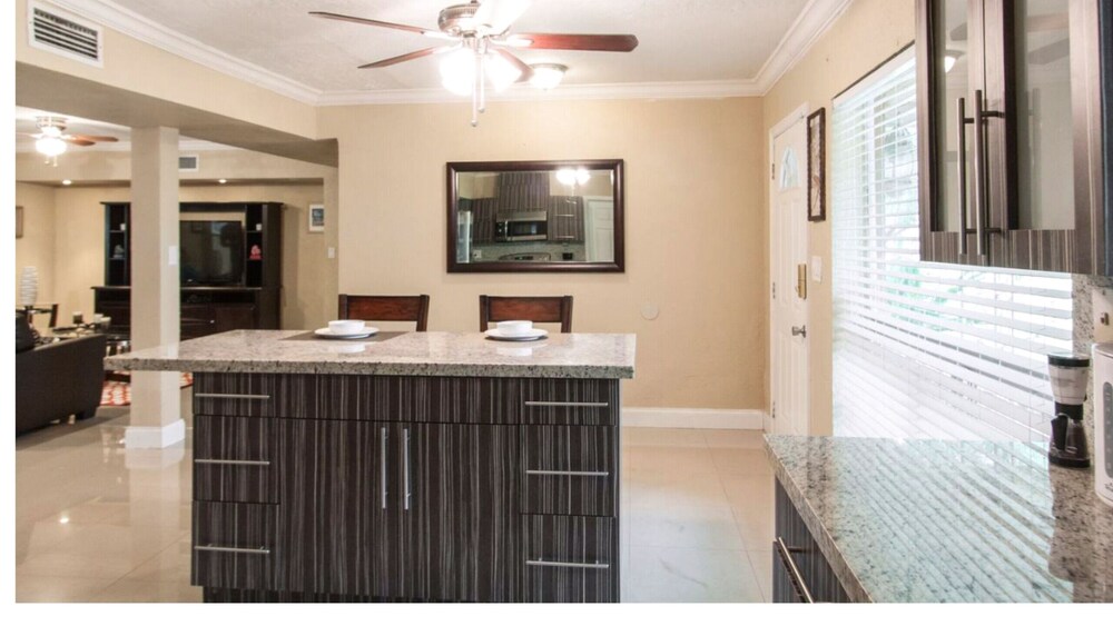 FORT LAUDERDALE  OASIS HOME .SLEEPS 14     .5 bedrooms /3  baths PRIVATE HOME.