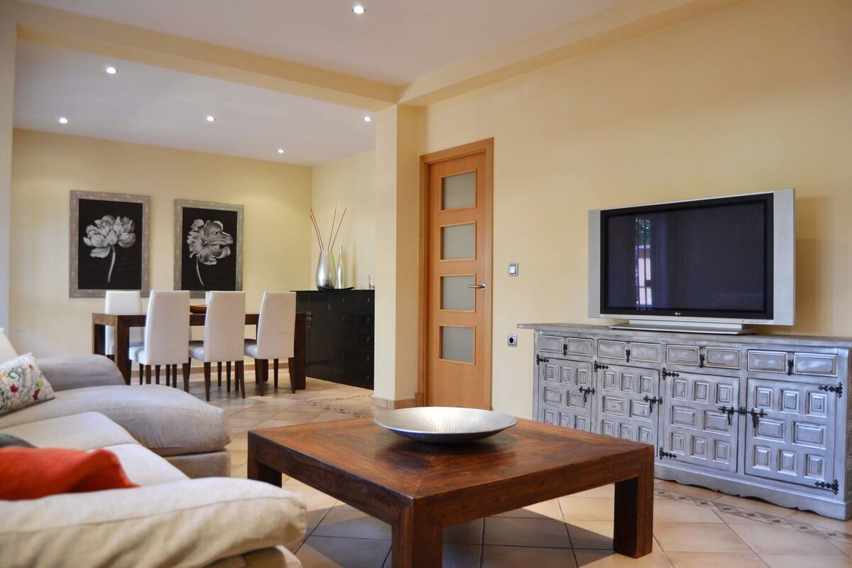 Offer In July Magnificent House In The Center Of Sanlúcar And A Step Away From The Beach Precios Promociones Y Comentarios Expedia Com