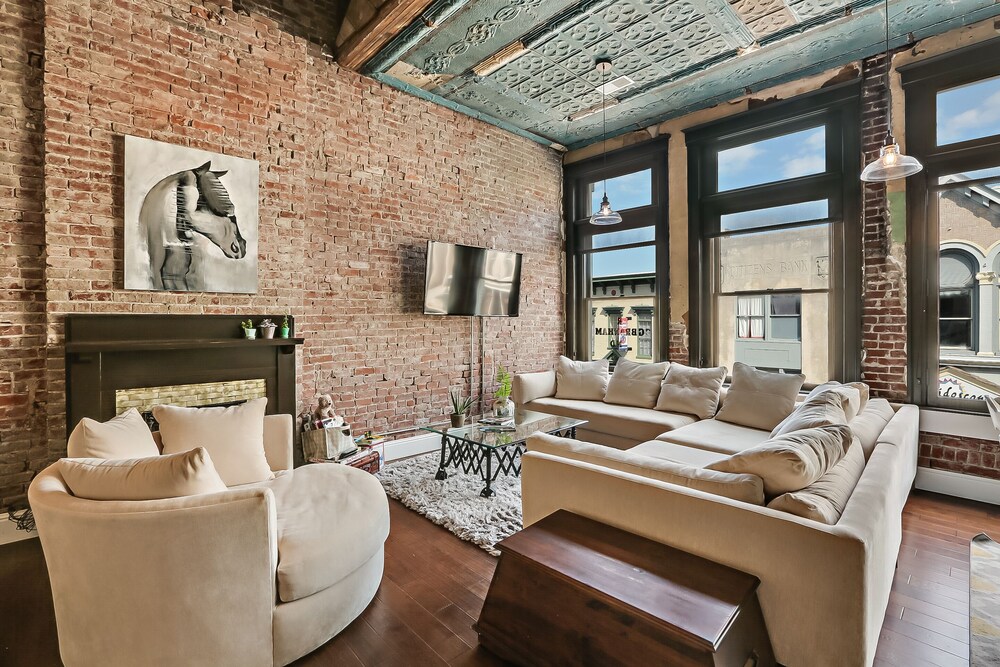LeCoop Ultra Luxury 2 bed Loft on Bourbon Trail.Close to BuffaloTrace