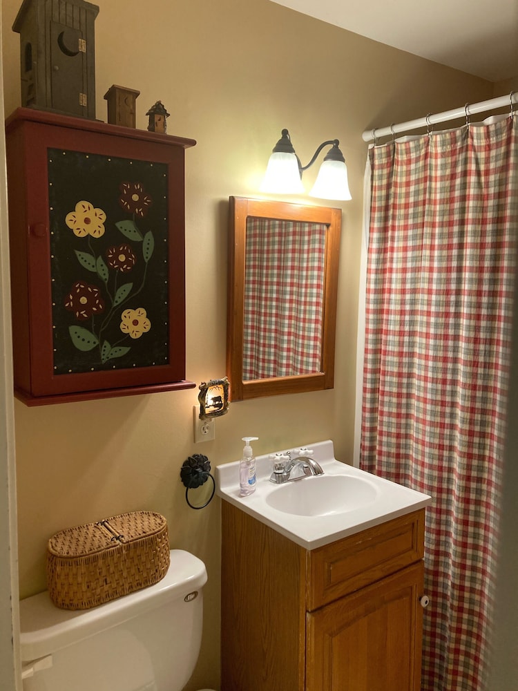  1 Mile To Storyland And Short Drive To Many Family Activities! Great Amenities!