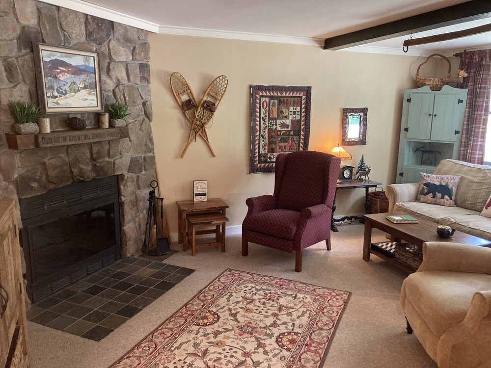  1 Mile To Storyland And Short Drive To Many Family Activities! Great Amenities!