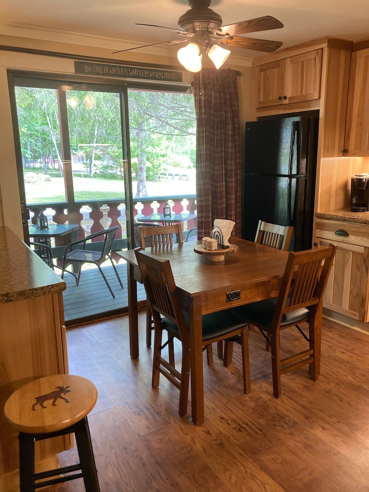  1 Mile To Storyland And Short Drive To Many Family Activities! Great Amenities!