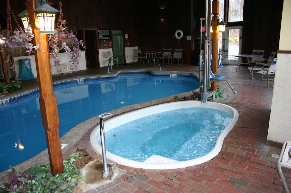  1 Mile To Storyland And Short Drive To Many Family Activities! Great Amenities!