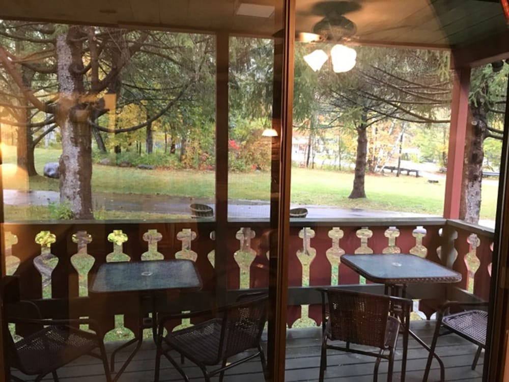  1 Mile To Storyland And Short Drive To Many Family Activities! Great Amenities!