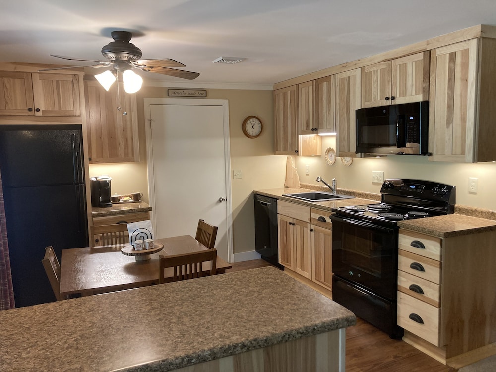  1 Mile To Storyland And Short Drive To Many Family Activities! Great Amenities!