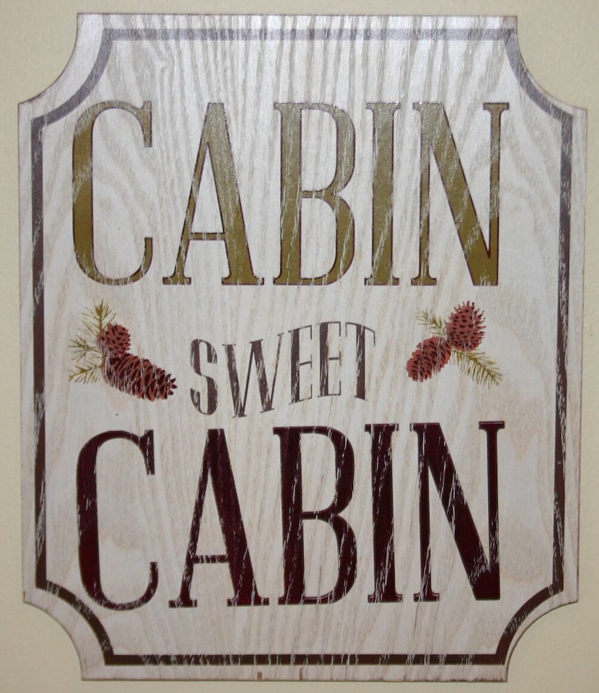  1 Mile To Storyland And Short Drive To Many Family Activities! Great Amenities!