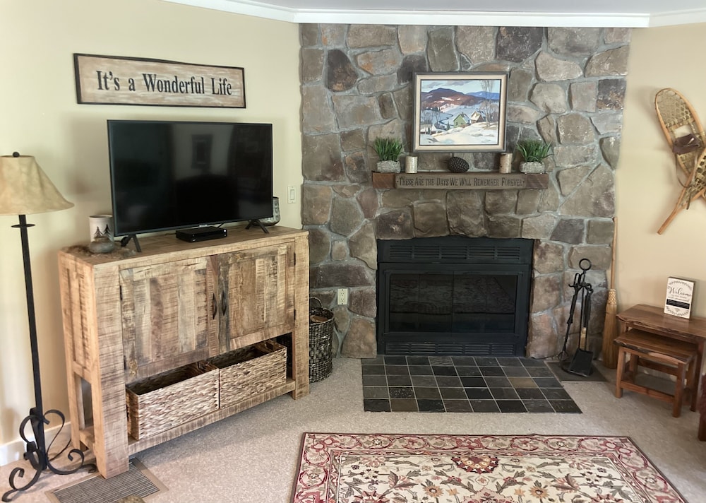  1 Mile To Storyland And Short Drive To Many Family Activities! Great Amenities!