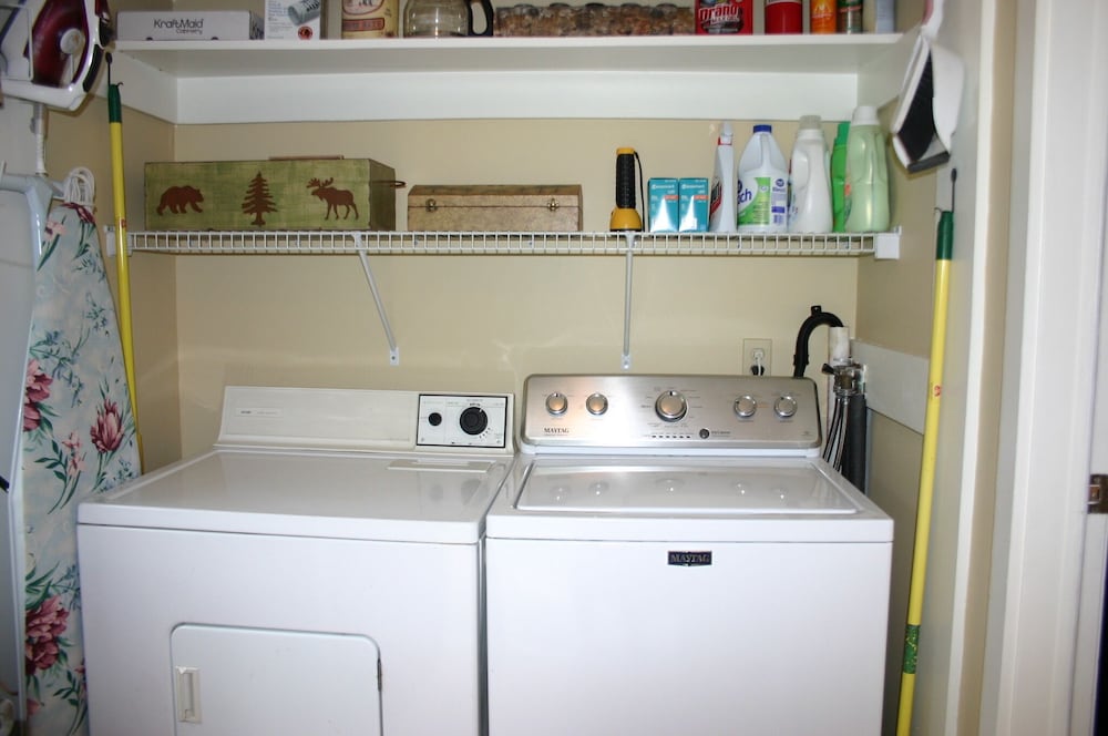  1 Mile To Storyland And Short Drive To Many Family Activities! Great Amenities!