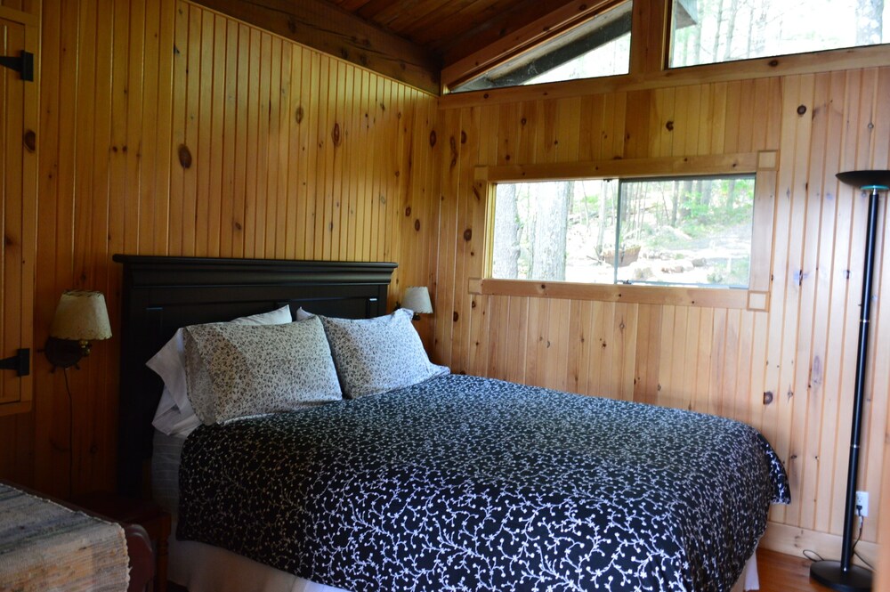 Lake Muskoka Stunning Views, Private Lakefront Cottage Gravenhurst