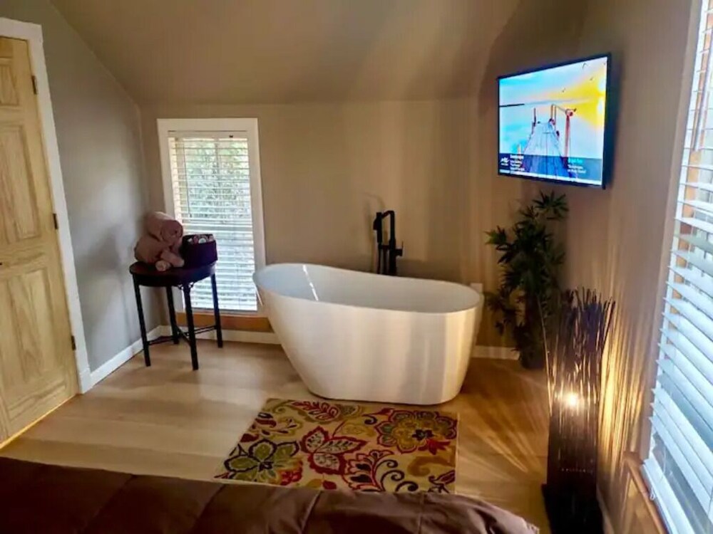 Luxury Cottage w/Hot Tub Downtown Eureka Springs Eureka Springs Vrbo