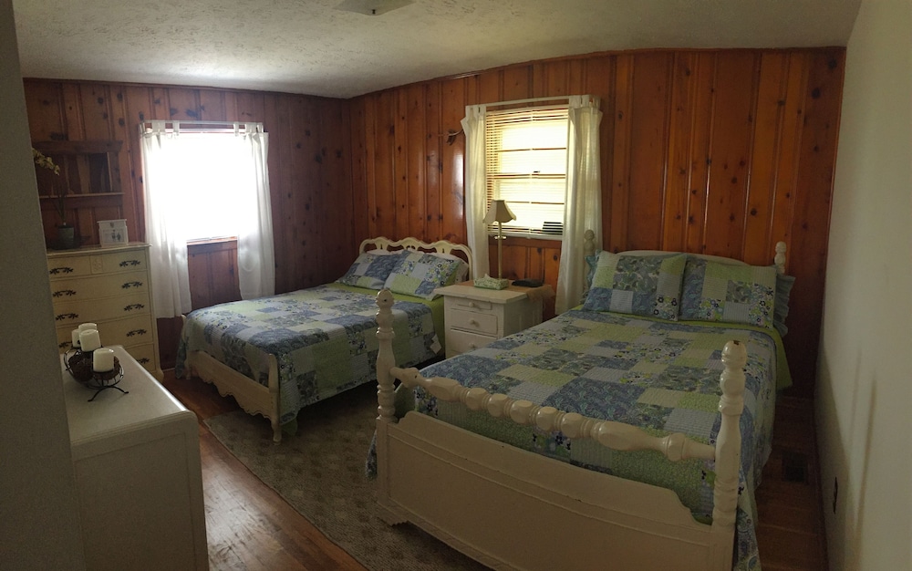 Price Farm Getaway (7 miles to UT Campus) 10 mins From Football Stadium NO PETS 