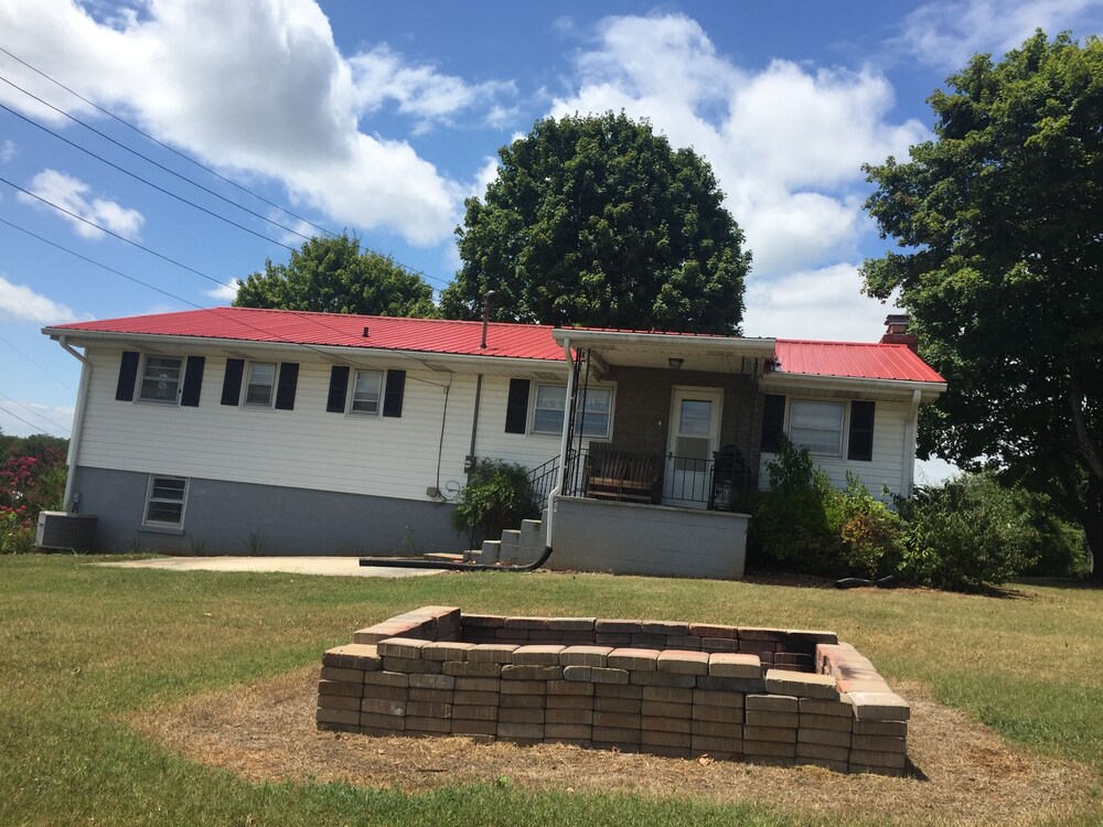 Price Farm Getaway (7 miles to UT Campus) 10 mins From Football Stadium NO PETS 