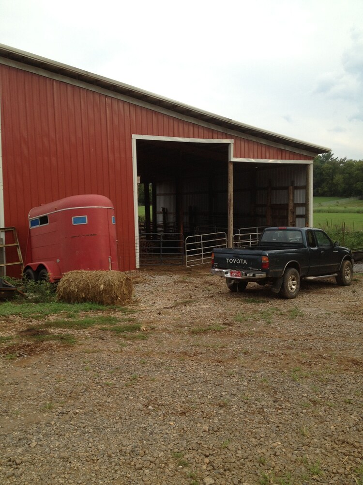 Price Farm Getaway (7 miles to UT Campus) 10 mins From Football Stadium NO PETS 