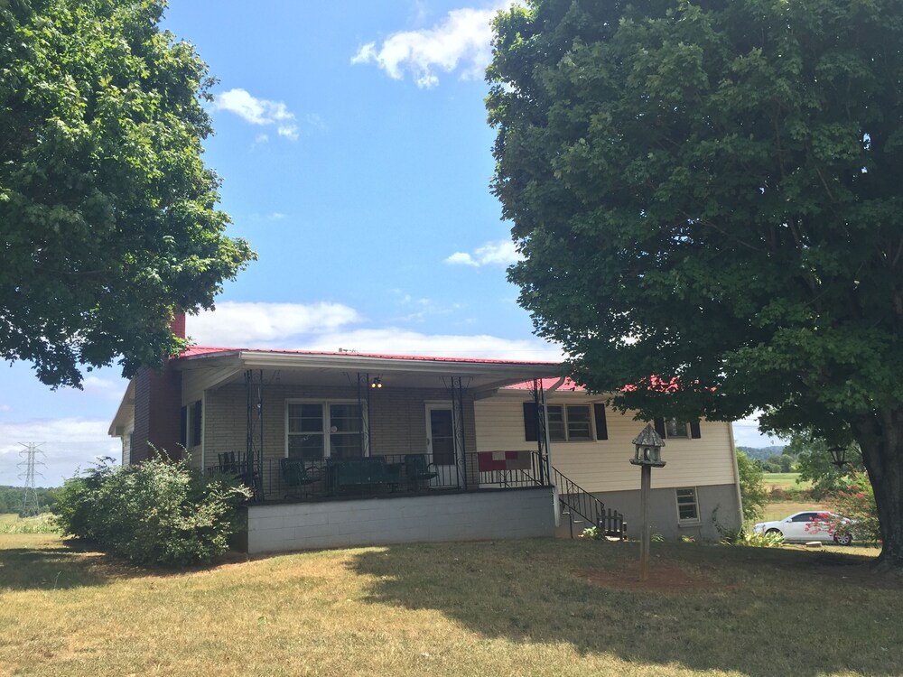 Price Farm Getaway (7 miles to UT Campus) 10 mins From Football Stadium NO PETS 