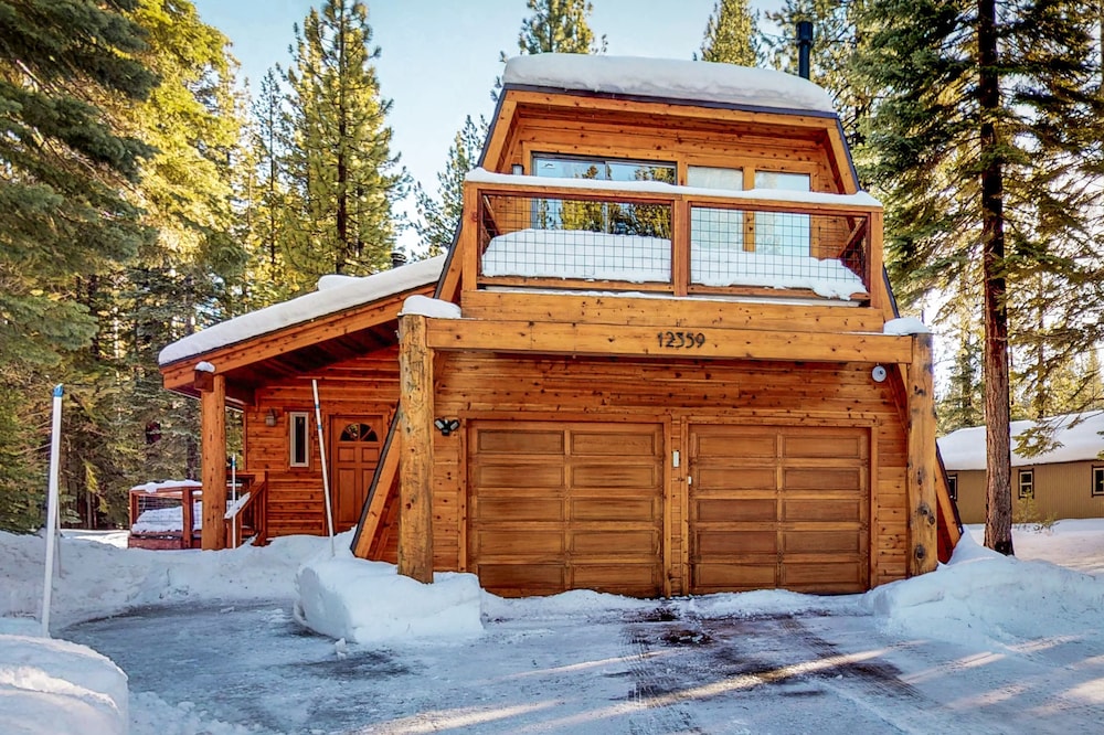 Dog Friendly Cabin W Shared Pool Hot Tub Gym Close To Skiing In