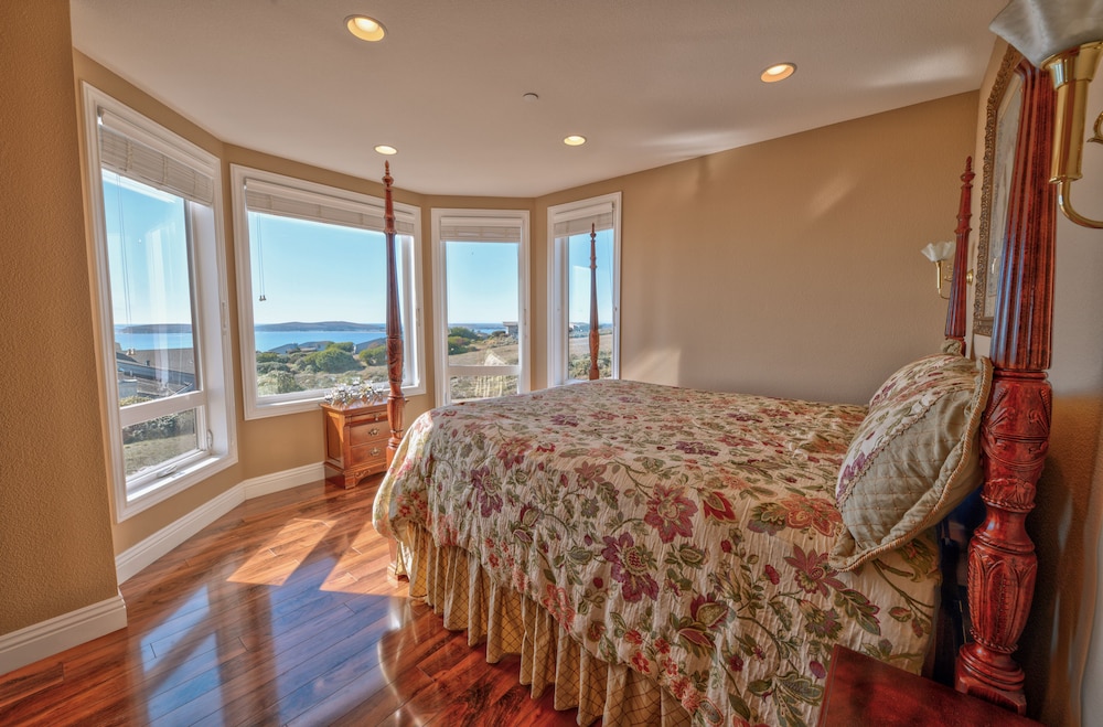 Luxury, Full Views, 6 Bedrooms/5 Full Baths, 3,800+ s.f., Pool Table, Hot Tub Bodega Bay Vrbo