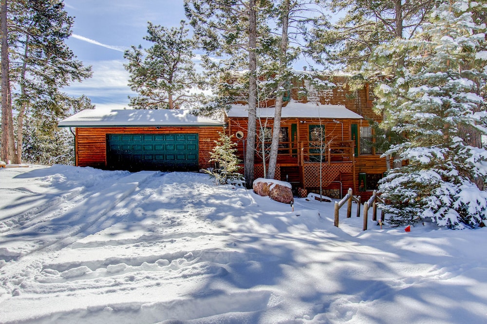 New Listingbeautiful Log Cabin With Spectacular Views Of Pike S