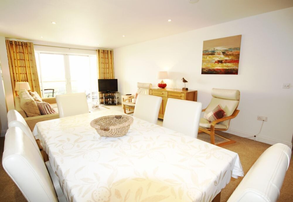 Headland View is a beautiful 2 bedroom apartment in Bredon Court overlooking the golf course NOW