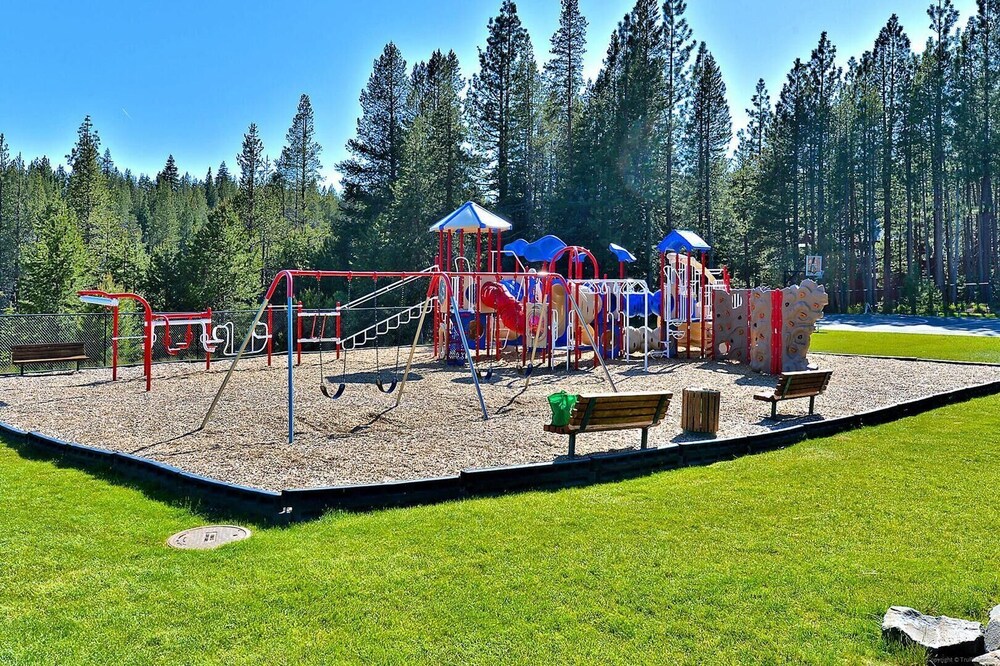 PRIME LOCATION! Tahoe Donner loft steps from the Downhill Ski Area, Perfect for Winter and Summer Fun Activities. All Amenities included! Access and Passes for Swimming, Golfing, Hiking, Tennis and More!