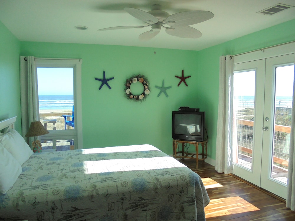 Beachfront Home and Hot Tub with fantastic views!! Galveston Vrbo