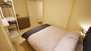 2 bedrooms, iron/ironing board, free WiFi, linens