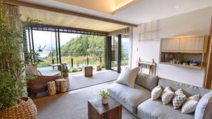 In-room safe, blackout curtains, free WiFi, linens