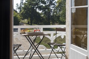 Double Room, Non Smoking (Rio) | In-room dining