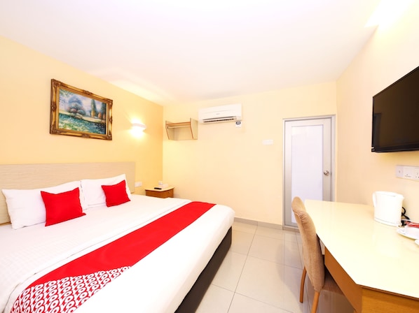 Deluxe Suite, 1 Double Bed, Non Smoking | Primary image