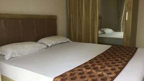 Iron/ironing board, free WiFi, bed sheets