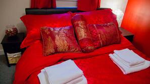 2 bedrooms, iron/ironing board, free WiFi, linens