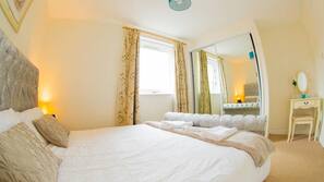 2 bedrooms, iron/ironing board, free WiFi, linens